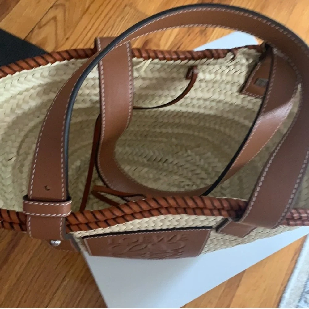 🌿 LOEWE Small Basket Bag – Palm Leaf & Tan Calfskin - Picture 2 of 3